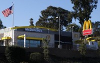 McDonald's shareholders approve chain's executive compensation